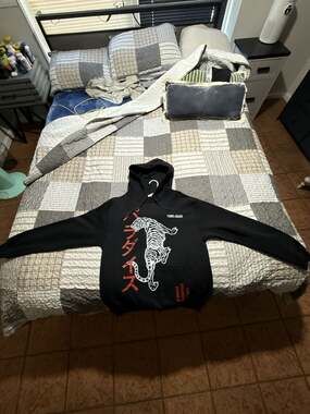 CV.Losangeles Black Animal Instinct Tiger Graphic Hoodie Size M